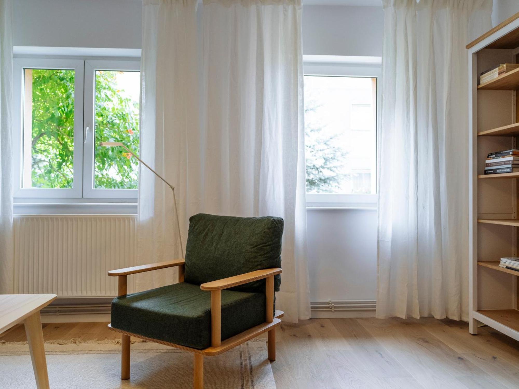 Cozy Central Apartment Near The Forest Брашов Экстерьер фото